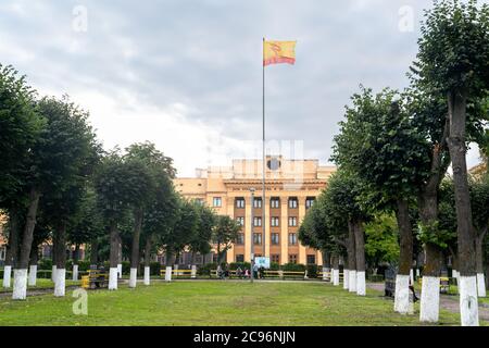 Tscheboksary/Russland -03.05.20:die Verwaltung des Chefs der Republik Gebäude. Übersetzung: Das Regierungsgebäude Stockfoto