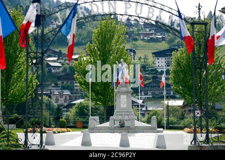 Öffentlicher Garten. Denkmal. Saint Gervais. Frankreich. Stockfoto