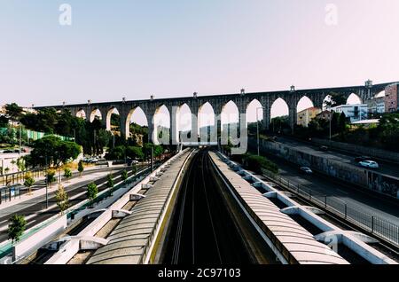 historische Aquädukt in die Stadt Lissabon gebaut im 18. Jahrhundert, Portugal Stockfoto