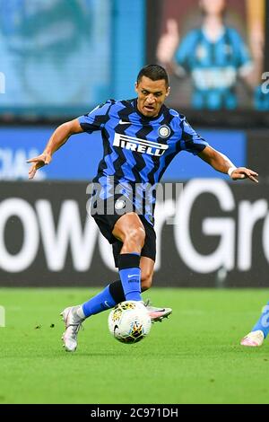 Mailand, Italien. Juli 2020. Alexis Sanchez (Inter) während des italienischen 'Serie A'-Spiels zwischen Inter 2-0 Napoli im Giuseppe Meazza-Stadion am 28. Juli 2020 in Mailand, Italien. Quelle: Maurizio Borsari/AFLO/Alamy Live News Stockfoto