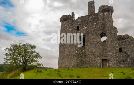 Kilchurn Castle, die Ruinen eines schottischen Schlosses in twlight am Ufer des Loch Awe, Argyll, Schottland Stockfoto