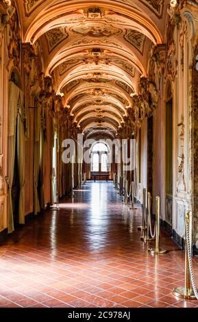 Italien, Marken, Jesi, Palazzo Pianetti, Städtische Kunstgalerie - Blick auf die Korridore des Palazzo Pianetti Stockfoto