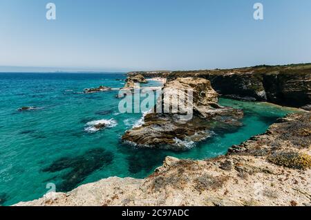 Praia da Samoqueira. Samoqueira Strand, in der Nähe von Porto Covo, Alentejo Region, Portugal. Stockfoto