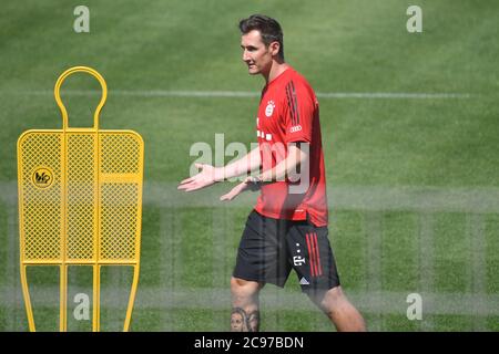 Miroslav KLOSE (Co Trainer FCB), Geste, gibt Anweisungen, Einzelbild, Schnitt Einzelmotiv, Halbfigur, Halbfigur. Training in der Saebener Straße. Fußball 1. Bundesliga, Saison 2019/2020, am 29. Juli 2020 weltweit im Einsatz Stockfoto