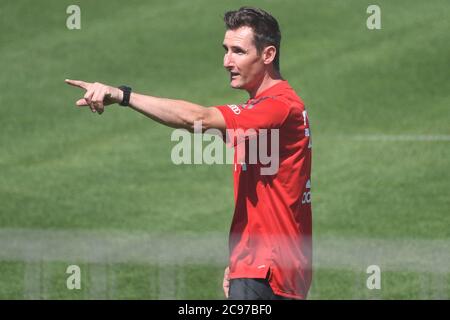Miroslav KLOSE (Co Trainer FCB), Geste, gibt Anweisungen, Einzelbild, Schnitt Einzelmotiv, Halbfigur, Halbfigur. Training in der Saebener Straße. Fußball 1. Bundesliga, Saison 2019/2020, am 29. Juli 2020 weltweit im Einsatz Stockfoto