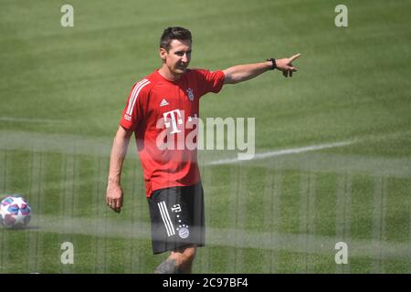 Miroslav KLOSE (Co Trainer FCB), Geste, gibt Anweisungen, Einzelbild, Schnitt Einzelmotiv, Halbfigur, Halbfigur. Training in der Saebener Straße. Fußball 1. Bundesliga, Saison 2019/2020, am 29. Juli 2020 weltweit im Einsatz Stockfoto