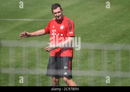 Miroslav KLOSE (Co Trainer FCB), Geste, gibt Anweisungen, Einzelbild, Schnitt Einzelmotiv, Halbfigur, Halbfigur. Training in der Saebener Straße. Fußball 1. Bundesliga, Saison 2019/2020, am 29. Juli 2020 weltweit im Einsatz Stockfoto