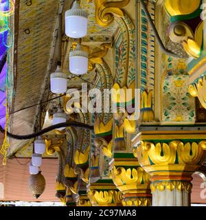 Innenansicht von Hazrat Nizamuddin Dargah während der Tageszeit in Delhi Indien, religiöse Darah von Nizamuddin in Delhi Stockfoto