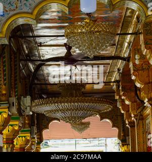 Innenansicht von Hazrat Nizamuddin Dargah während der Tageszeit in Delhi Indien, religiöse Darah von Nizamuddin in Delhi Stockfoto