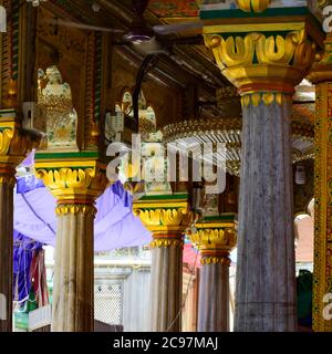 Innenansicht von Hazrat Nizamuddin Dargah während der Tageszeit in Delhi Indien, religiöse Darah von Nizamuddin in Delhi Stockfoto