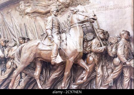 Augustus Saint-Gaudens Hochrelief-Bronzestandmal auf Boston Common, Teil der Boston African American National Historic Sites, zeigt Colonel Shaw Stockfoto