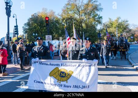 54. Massachusetts Infantry Regiment marschiert an der Boston Veterans Day Parade. Stockfoto