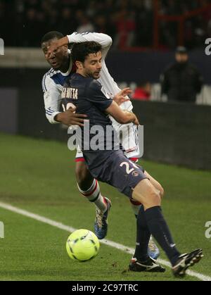 Gueida Fofana und Thiago Motta während der Ligue 1 2012 - 2013, Paris Saint Germain - Olympique Lyonnais am 16. Décember16 2012 im Parc des Princes, Paris - Foto Laurent Lairys / DPPI Stockfoto