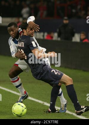 Gueida Fofana und Thiago Motta während der Ligue 1 2012 - 2013, Paris Saint Germain - Olympique Lyonnais am 16. Décember16 2012 im Parc des Princes, Paris - Foto Laurent Lairys / DPPI Stockfoto