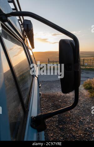 Ein Portrait-Profil meines Vanagons bei Sonnenuntergang. Stockfoto