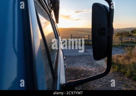 Mein Volkswagen Camper bei Sonnenuntergang. Stockfoto