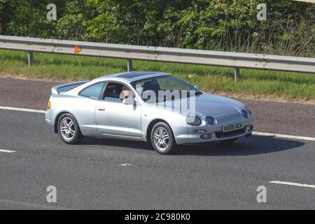 1996 90s Silber Toyota Celica ST; Fahrzeug Verkehr Moving Vehicles, Autos fahren Fahrzeug auf britischen Straßen, Motoren, Fahren auf der Autobahn M6 Autobahnnetz. Stockfoto