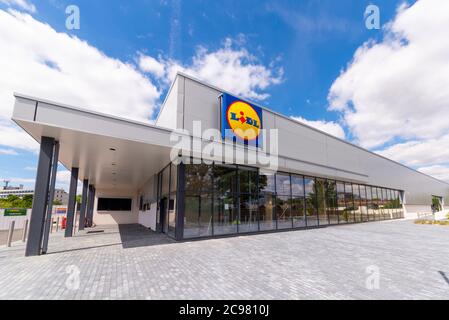 Neuer Lidl-Shop, Laden kurz vor Fertigstellung in Southend on Sea, Essex, Großbritannien. Verzögert durch COVID-19 Coronavirus-Lockdown. Großes Einzelhandelslager Stockfoto