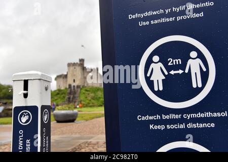 Cardiff Castle, da covid 19/ Coronavirus Sperrbeschränkungen gelockert werden. Covid 19/ Coronavirus Montag, 27. Juli 2020. Stockfoto