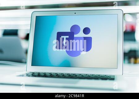 POZNAN, POL - 16. JUN 2020: Laptop-Computer mit Logo von Microsoft-Teams, einer einheitlichen Kommunikations- und Collaboration-Plattform Stockfoto