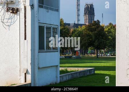 Garten der Erinnerung, Ruinen, Altstadtpark, Salvatorkirche, Duisburg, Innenhafen Stockfoto