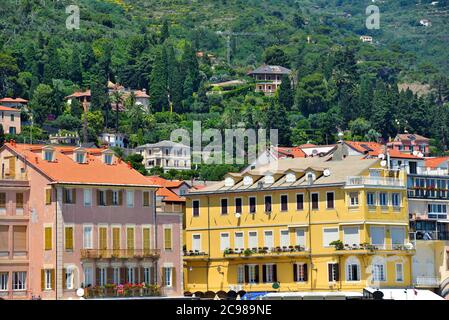 Historische Häuser in Alassio Ligurien Italien Stockfoto