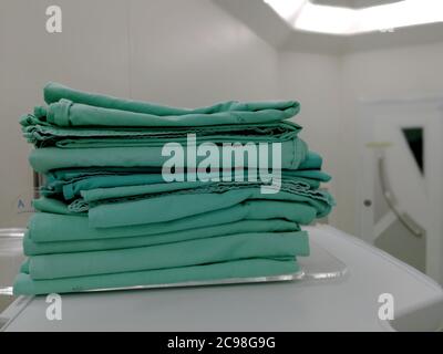 Faltenkleid im Operationssaal des Krankenhauses Stockfoto