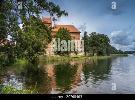 Trakai Island Castle, Trakai, Litauen, auf einer Insel im Galvensee. Erbaut im 14. jahrhundert war es eines der wichtigsten Zentren des Großherzogtums von lit Stockfoto