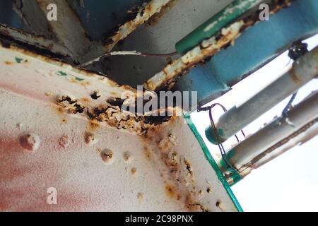 Rost Stahlkonstruktionen in Fähre - Balken Stockfoto