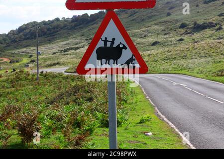 Ein Graffiti-Künstler zeigt die Schlägerei, die sich vor kurzem am Strand von Ogmore ereignete, mit einer cleveren und künstlerischen Darstellung dessen, was vorging. Stockfoto