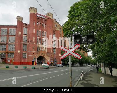 Moskau, Russland - 15. Juli 2020, das Gebäude des ehemaligen Elektrowerks Stockfoto