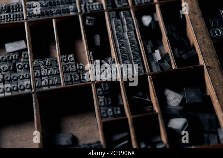 Eine Buchdruckerei mit Briefkästen auf dem Display. Stockfoto