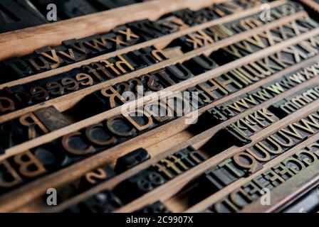 Eine Buchdruckerei mit Briefkästen auf dem Display. Stockfoto