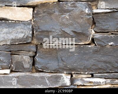 Nahaufnahme der schwarzen Steinwand, Textur, Hintergrund Stockfoto
