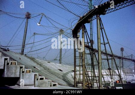 Der Olympiapark München im Bau. Bau des Münchner Olympiaparks 1971. Bau des Olympiastadions, der Standort der Olympischen Spiele 1972 Stockfoto