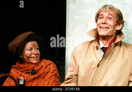 Jackie Smith-Wood (Eliza Doolittle), Peter O'Toole (Henry Higgins) in PYGMALION von George Bernard Shaw im Shaftesbury Theatre, London WC1 15/05/1984 Bühnenbild: Douglas Heap Kostüme: Ann Curtis Beleuchtung: Charlie Paton Regie: Ray Cooney Stockfoto