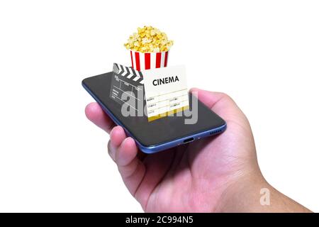 Smartphone-Anwendung für Online-Kauf und Buchung von Kinokarten.ungewöhnliche 3D-Illustration von Popcorn Stockfoto