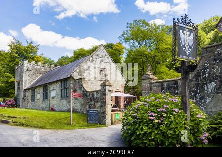 The Spread Eagle, ein traditionelles Landhaus in Stourton, einem kleinen Dorf in der Nähe von Stourhead, an der Grenze zu Wiltshire Somerset, Südwestengland Stockfoto