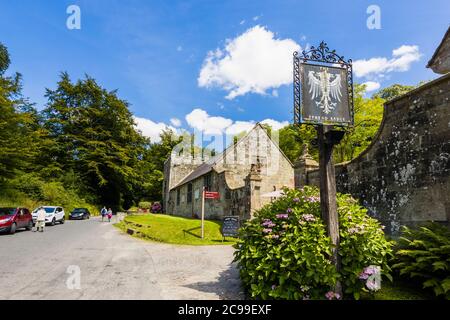 The Spread Eagle, ein traditionelles Landhaus in Stourton, einem kleinen Dorf in der Nähe von Stourhead, an der Grenze zu Wiltshire Somerset, Südwestengland Stockfoto