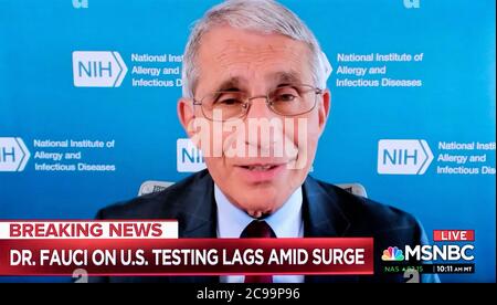 Washington, District of Columbia, USA. Juli 2020. Ein Videofilm von Dr. ANTHONY FAUCI, Direktor des National Institute of Allergy and Infectious Diseases, während er mit Andrea MITCHELL von MSNBC sprach. Kredit: Brian Cahn/ZUMA Wire/Alamy Live Nachrichten Stockfoto