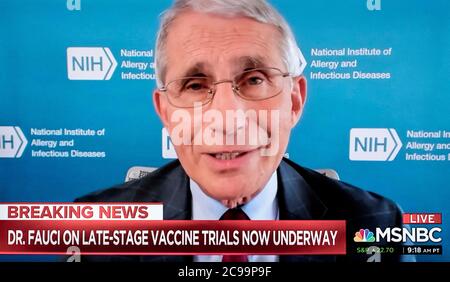 Washington, District of Columbia, USA. Juli 2020. Ein Videofilm von Dr. ANTHONY FAUCI, Direktor des National Institute of Allergy and Infectious Diseases, während er mit Andrea MITCHELL von MSNBC sprach. Kredit: Brian Cahn/ZUMA Wire/Alamy Live Nachrichten Stockfoto