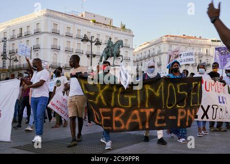 Papiere für alle protestieren Madrid 19. Juli 2020 Stockfoto