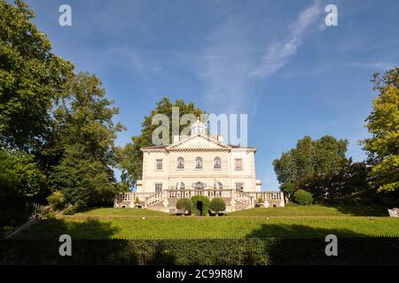 Ionische Villa der Quinlan Terry's Regent's Park Villen von der Kanalseite aus gesehen. Stockfoto