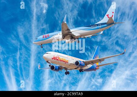 Jet2, Jet 2 und TUI Flugzeug Composite Bild. Stockfoto