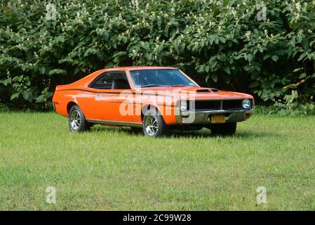 1970 American Motors Javelin vorne drei Viertel Ansicht im Feld Stockfoto