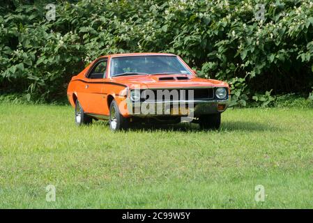 1970 American Motors Javelin vorne drei Viertel Ansicht im Feld Stockfoto