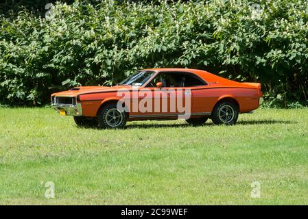 1970 American Motors Javelin vorne drei Viertel Ansicht im Feld Stockfoto