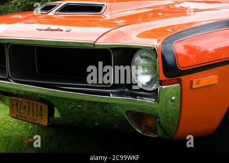 Big Bad Orange 1970 American Motors Javelin Vorderansicht mit Haube Schaufel Stockfoto