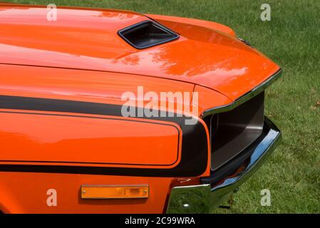 Big Bad Orange 1970 American Motors Javelin Vorderansicht mit Haube Schaufel Stockfoto