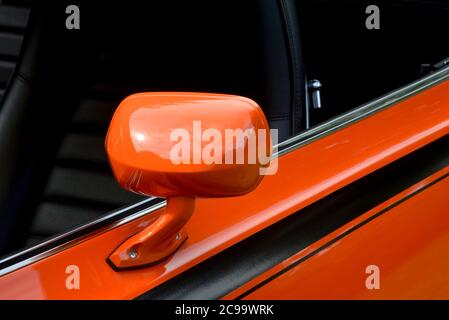 Big Bad Orange 1970 American Motors Javelin monochrome Außenspiegel Stockfoto